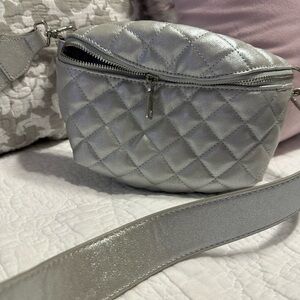 Fanny pack, quilted look, hardly used, great condition